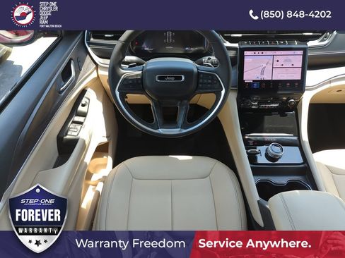 Used 2025 Jeep Grand Cherokee Limited w/ Trailer Tow Package AWD/4WD image 13