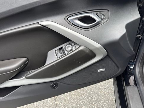 Used 2023 Chevrolet Camaro LT w/ Technology Package image 10