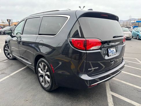 Used 2019 Chrysler Pacifica Limited w/ Tire & Wheel Group image 5