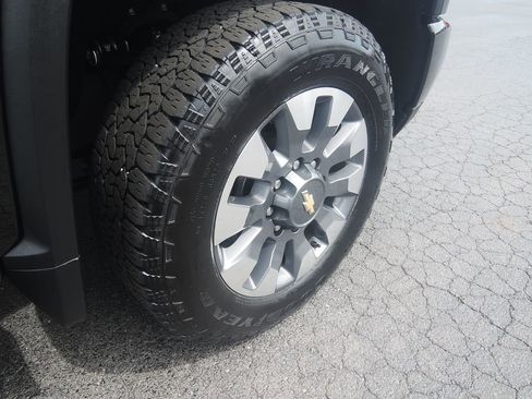 Used 2024 Chevrolet Silverado 2500 Custom w/ Custom Convenience Package AWD/4WD image 44