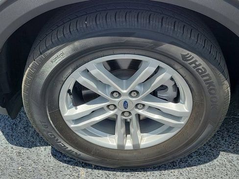 Certified 2023 Ford Explorer XLT RWD image 11