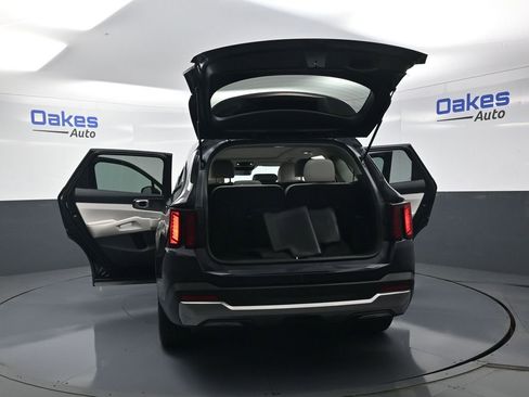 Certified 2025 Kia Sorento S w/ Panoramic Sunroof Package FWD image 59