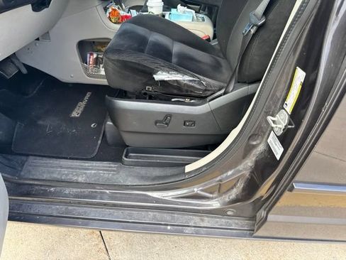 Used 2015 Dodge Grand Caravan SXT w/ UConnect Hands-Free Group FWD image 12