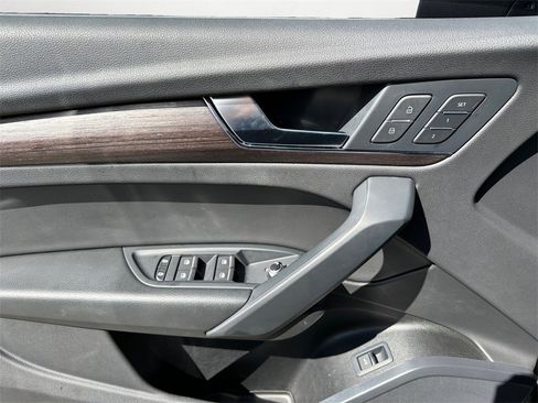 Used 2023 Audi Q5 2.0T Premium w/ Convenience Package image 23