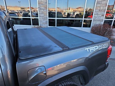 Used 2016 Toyota Tacoma TRD Off-Road image 23