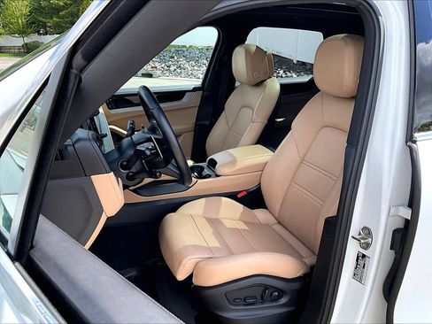 Used 2024 Porsche Cayenne AWD/4WD image 10