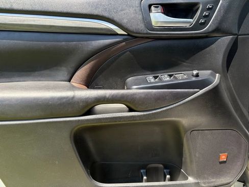Used 2018 Toyota Highlander Limited AWD/4WD image 25