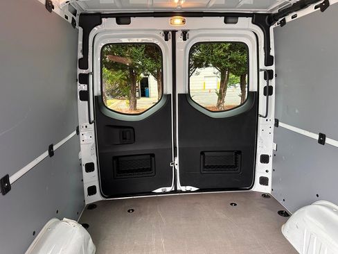 Used 2023 Mercedes-Benz Sprinter 2500 image 20