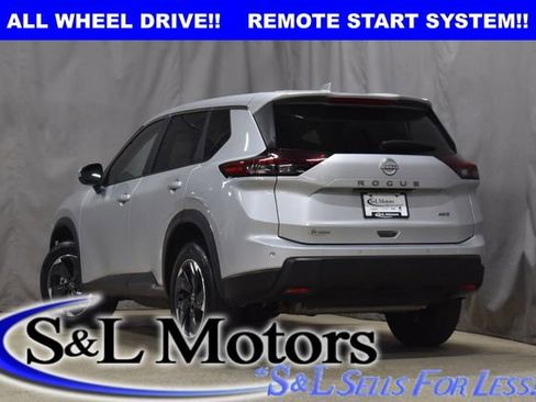 Used 2025 Nissan Rogue SV AWD/4WD image 2