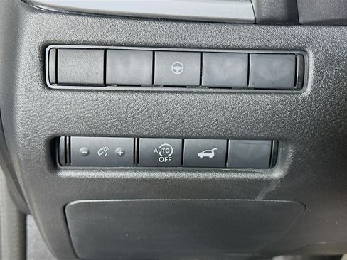 Used 2025 Nissan Rogue SV AWD/4WD image 17