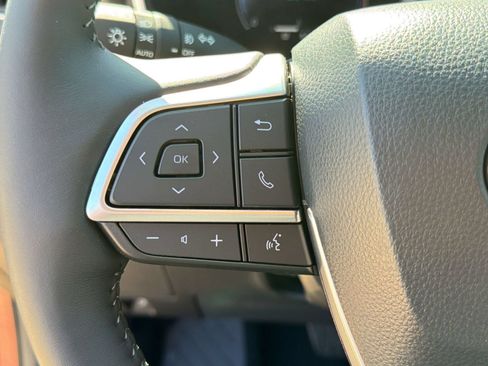 Used 2026 Toyota Highlander Limited AWD/4WD image 17