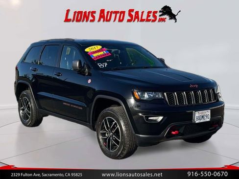 Used 2017 Jeep Grand Cherokee Trailhawk AWD/4WD image 1