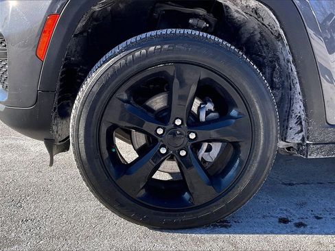 Used 2023 Jeep Grand Cherokee Altitude image 7