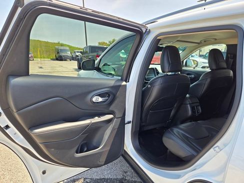 Used 2017 Jeep Cherokee Limited AWD/4WD image 26