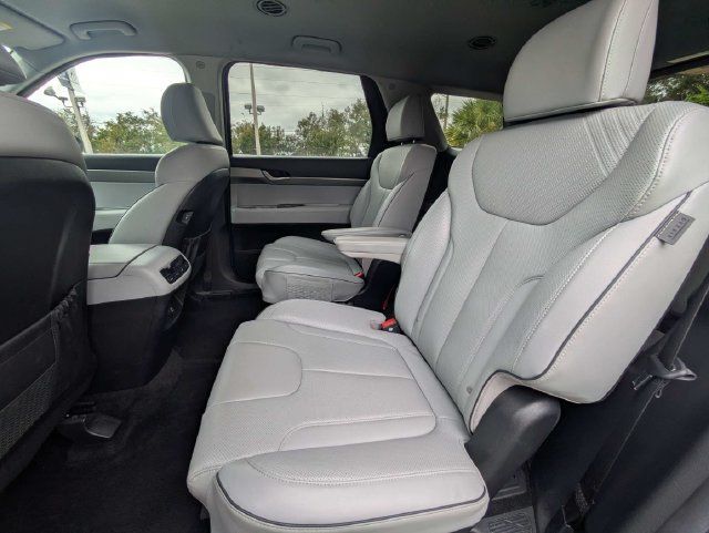 Used 2025 Hyundai Palisade SEL FWD image 12