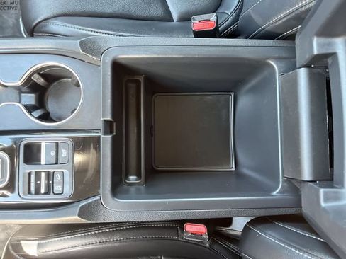Used 2025 Honda Pilot Touring image 24
