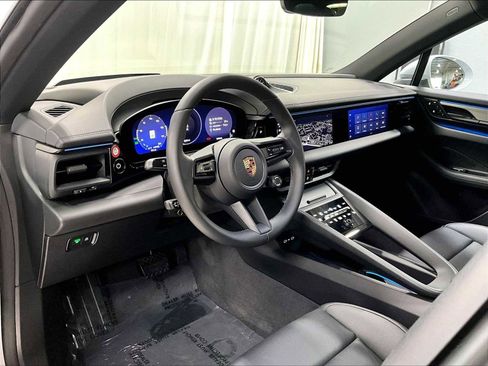 Used 2025 Porsche Macan Electric image 6