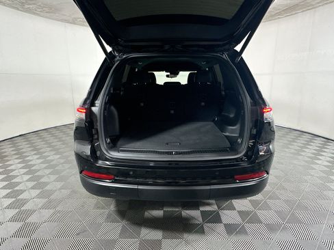 Used 2023 Jeep Grand Cherokee Altitude RWD image 31