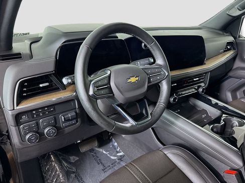 Used 2025 Chevrolet Suburban High Country AWD/4WD image 9