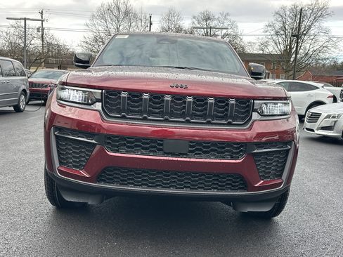 New 2026 Jeep Grand Cherokee Altitude image 24