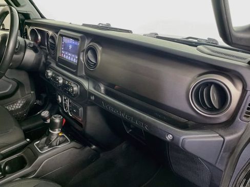 Used 2018 Jeep Wrangler Unlimited Sport S AWD/4WD image 28