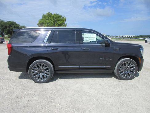 New 2026 GMC Yukon Denali Ultimate AWD/4WD image 3