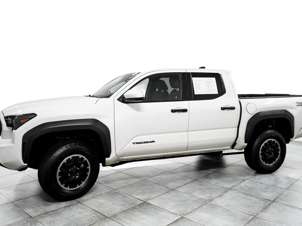 Used 2025 Toyota Tacoma TRD Off-Road AWD/4WD image 4