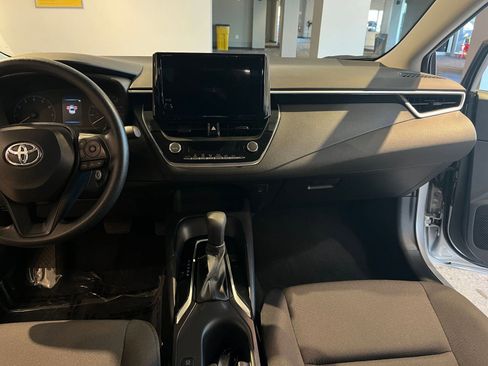 Used 2025 Toyota Corolla LE image 35