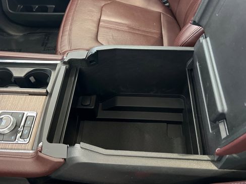 Used 2023 Ford Expedition Limited image 32