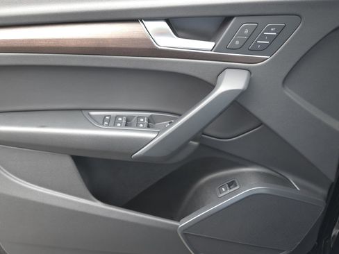 Used 2023 Audi Q5 2.0T Premium w/ Convenience Package image 31