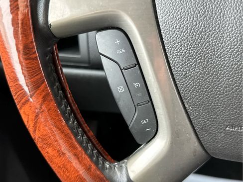 Used 2013 Chevrolet Avalanche LT image 26