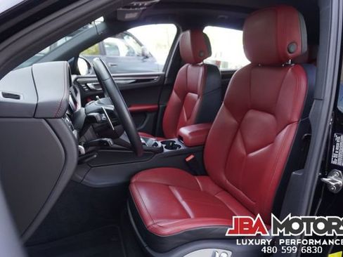 Used 2024 Porsche Macan AWD/4WD image 6
