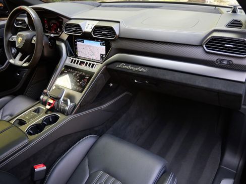 Used 2023 Lamborghini Urus Performante AWD/4WD image 35