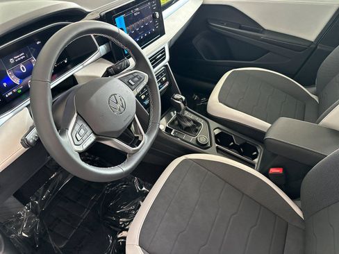 New 2026 Volkswagen Taos SE AWD/4WD image 9