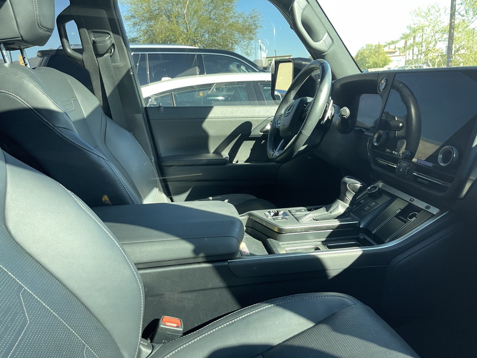 Used 2024 Lexus GX 550 w/ Cold Area Package AWD/4WD image 7