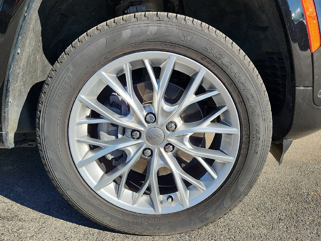 Used 2023 Jeep Grand Cherokee Summit w/ Advanced Protech Group IV AWD/4WD image 8