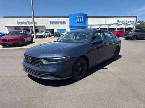 Used 2025 Honda Accord SE image 1