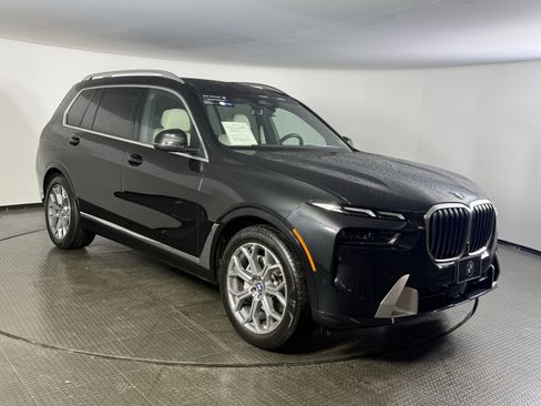 Certified 2024 BMW X7 xDrive40i w/ Climate Comfort Package image 3