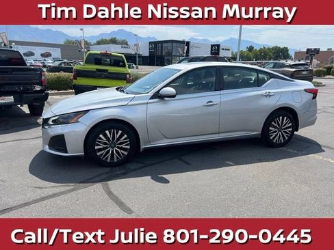 Used 2023 Nissan Altima 2.5 SV w/ SV Premium Package AWD/4WD image 6