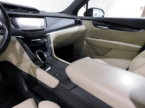 Used 2017 Cadillac XT5 FWD image 51