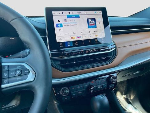 Certified 2025 Jeep Compass Limited w/ Elite Group image 15