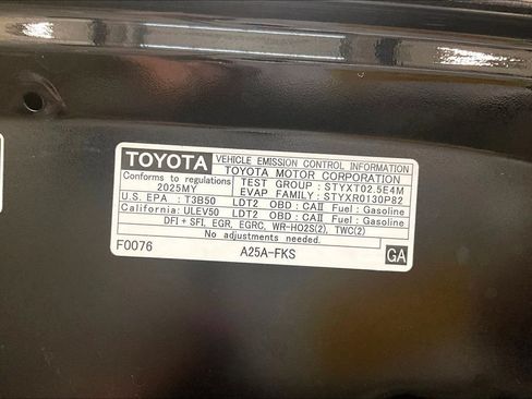 Used 2025 Toyota RAV4 XLE AWD/4WD image 33