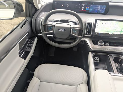 New 2026 Ford Expedition Max Platinum image 18