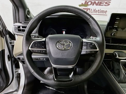 Used 2022 Toyota Sienna XLE w/ XLE Plus Package FWD image 22