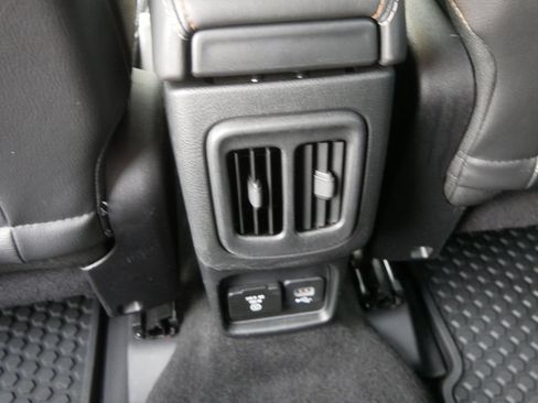 Used 2018 Jeep Compass Latitude w/ Popular Equipment Group AWD/4WD image 17