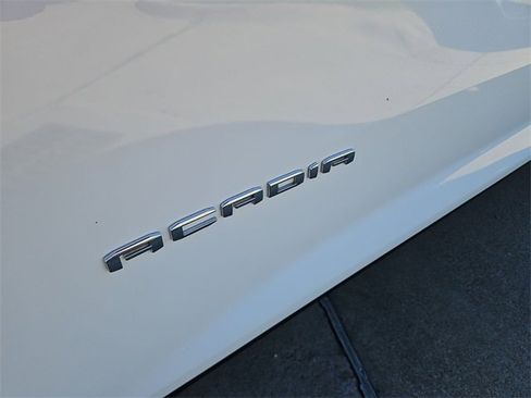 Used 2025 GMC Acadia Elevation image 30