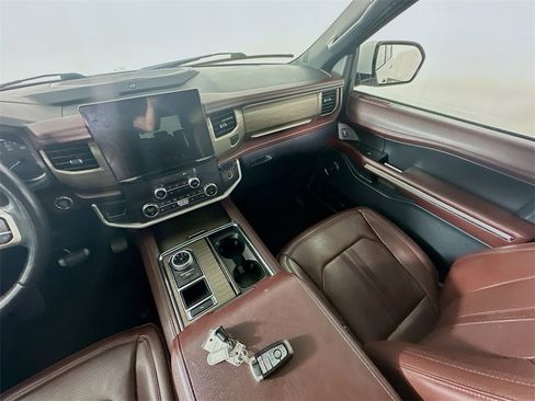 Used 2022 Ford Expedition Max Limited image 11