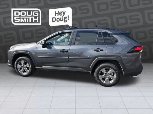 Used 2022 Toyota RAV4 XLE w/ Convenience Package AWD/4WD image 2
