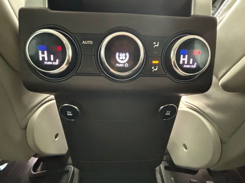 Used 2018 Land Rover Discovery HSE Luxury image 21