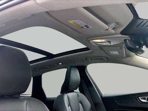 Certified 2023 Volvo XC60 B5 Plus w/ Climate Package AWD/4WD image 14
